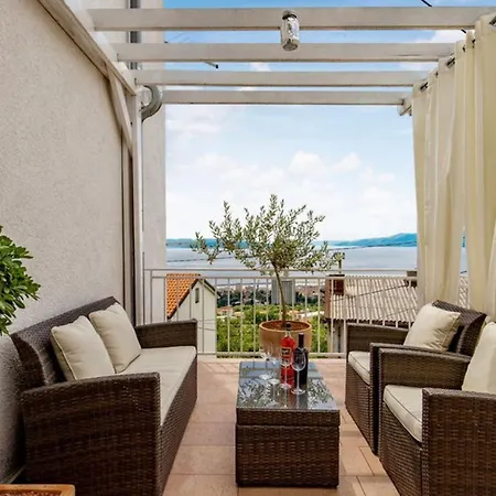 Apartment For A Break By Guide Rijeka